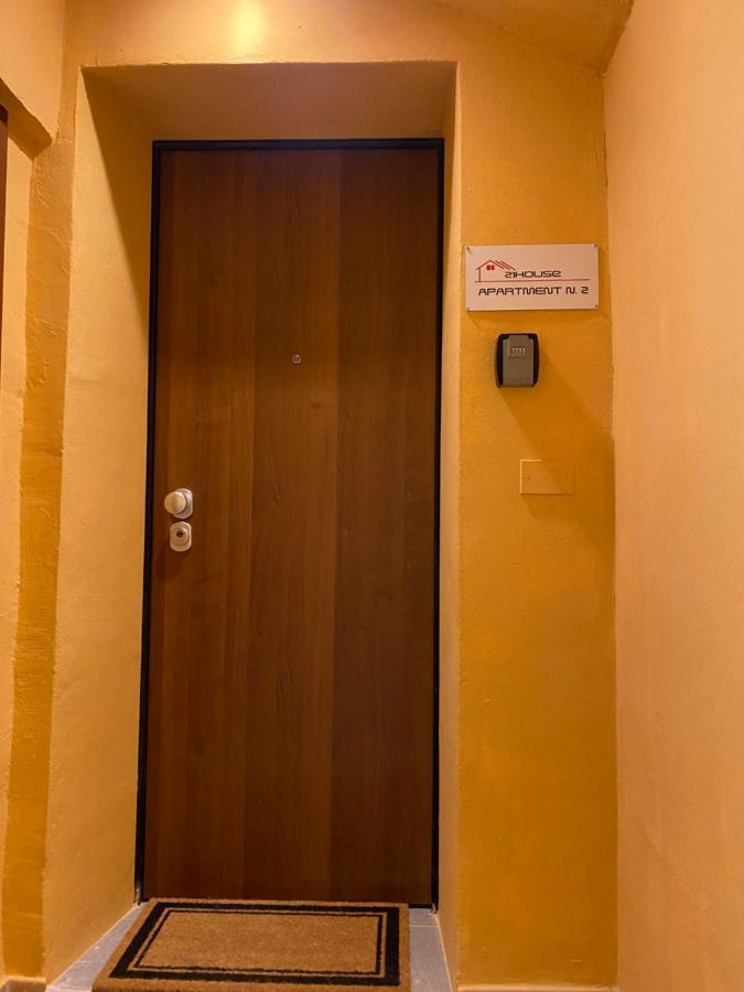 21House - Appartamento 2 บุสโตอาร์ซีซีโอ ภายนอก รูปภาพ